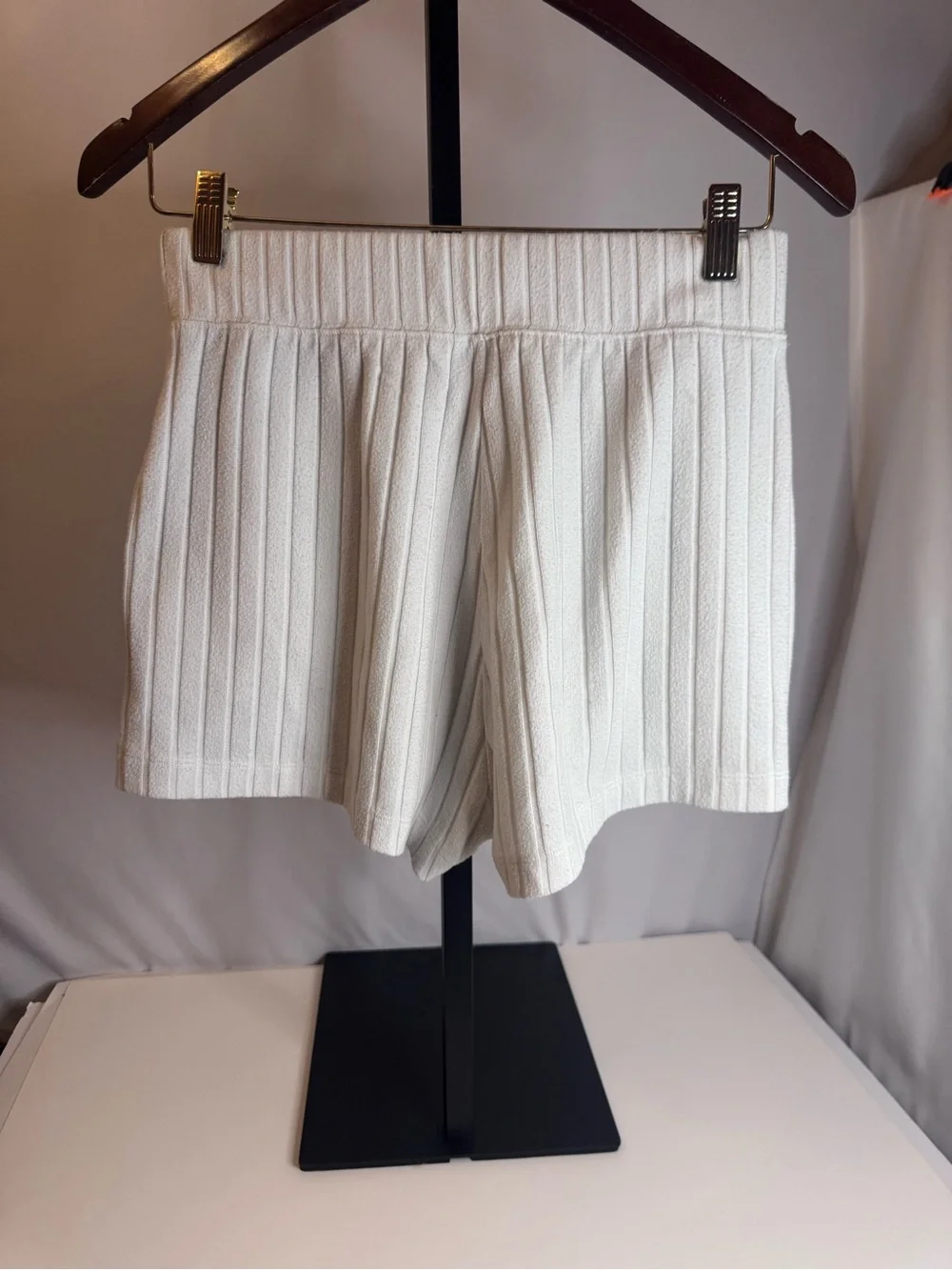 Alo Yoga Shorts Women’s Cream Ribbed Lounge Shorts size small